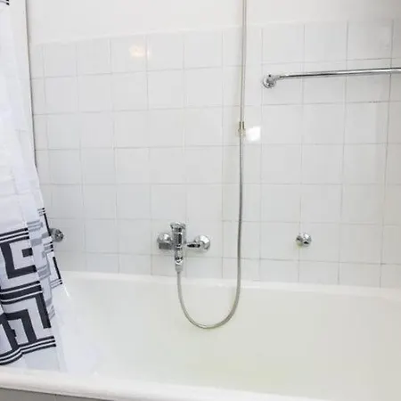 Blue & - Two-bedroom With Terrace And Garden View Apartment