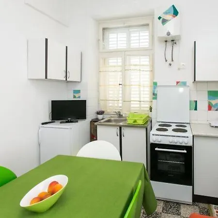 Blue & - Two-bedroom With Terrace And Garden View