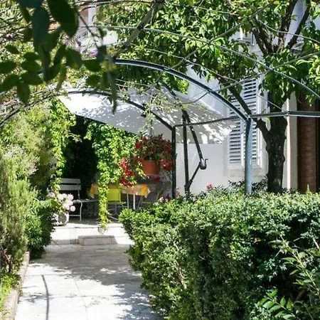 Apartment Blue & - Two-bedroom With Terrace And Garden View *