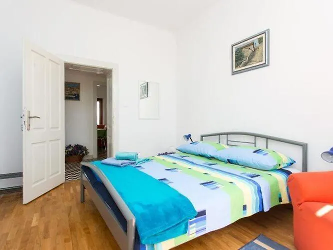 Blue & - Two-bedroom With Terrace And Garden View