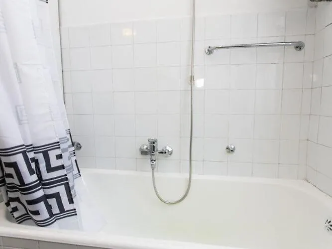 Blue & - Two-bedroom With Terrace And Garden View Appartamento