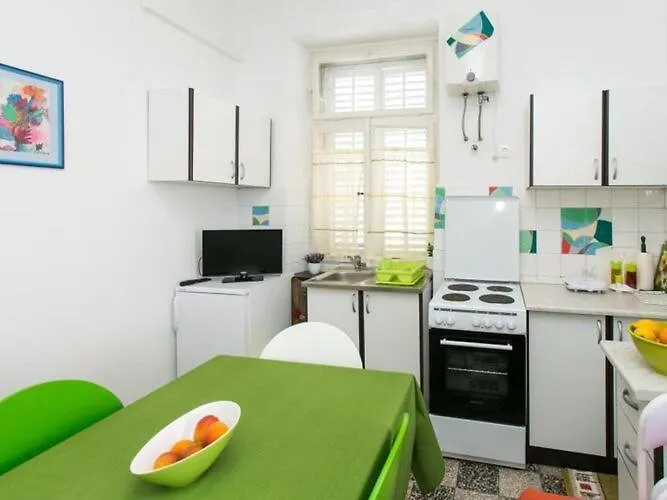 Blue & - Two-bedroom With Terrace And Garden View