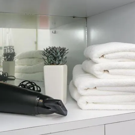 Blue & - Two-bedroom With Terrace And Garden View Lägenhet