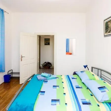 Lägenhet Blue & - Two-bedroom With Terrace And Garden View