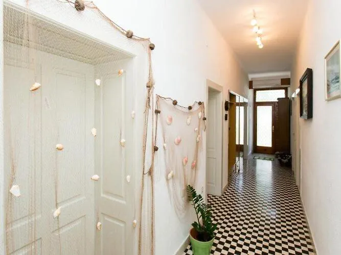 Blue & - Two-bedroom With Terrace And Garden View شقة دوبروفينك