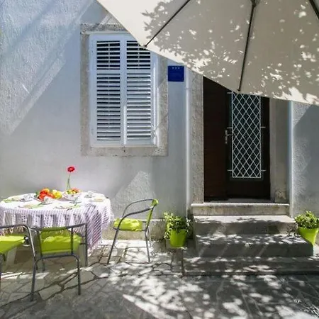 Blue & - Two-bedroom With Terrace And Garden View Apartment *