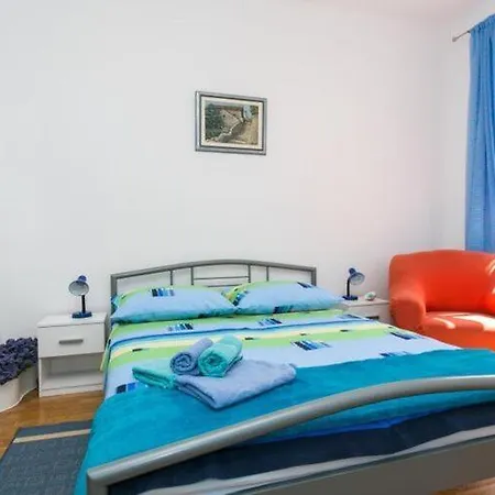 Blue & - Two-bedroom With Terrace And Garden View Apartment