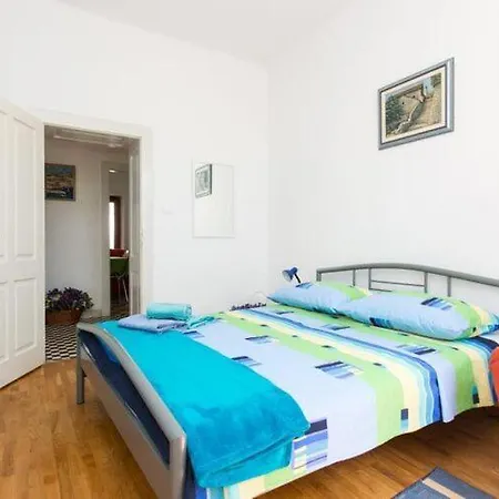 Blue & - Two-bedroom With Terrace And Garden View
