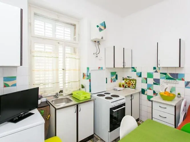 Blue & - Two-bedroom With Terrace And Garden View דירה *